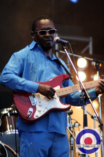 Amadou + Mariam (RMM) 11. Chiemsee Reggae Festival, Übersee - Main Stage 19. August 2005 (4).jpg